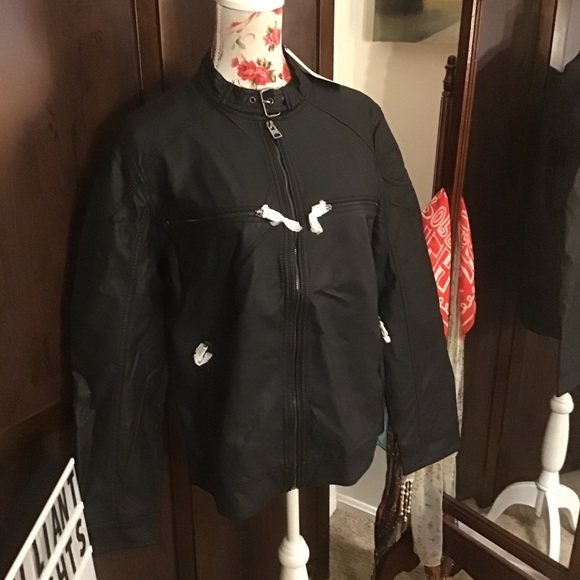 🔥HOST PICK! BNWT GOODFELLOW AND CO MOTO VEGAN LEATHER JACKET - Picture 3 of 9